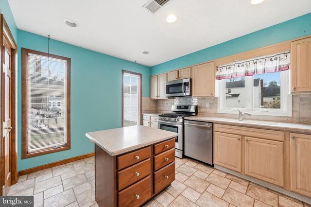 26 MAPLEWOOD AVE, Carneys Point, NJ 08069