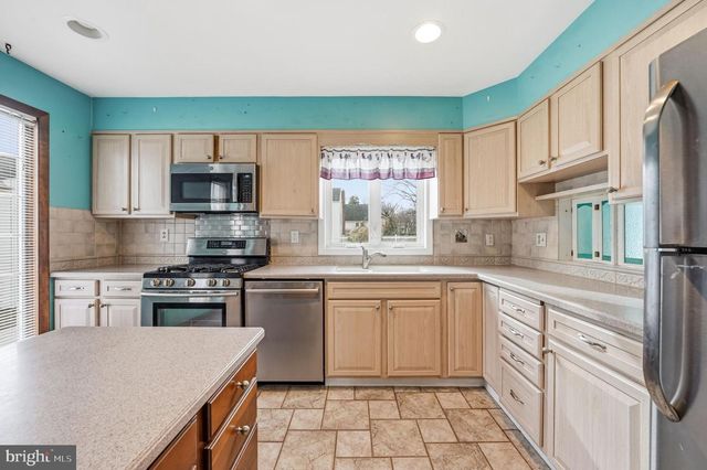 26 MAPLEWOOD AVE, Carneys Point, NJ 08069