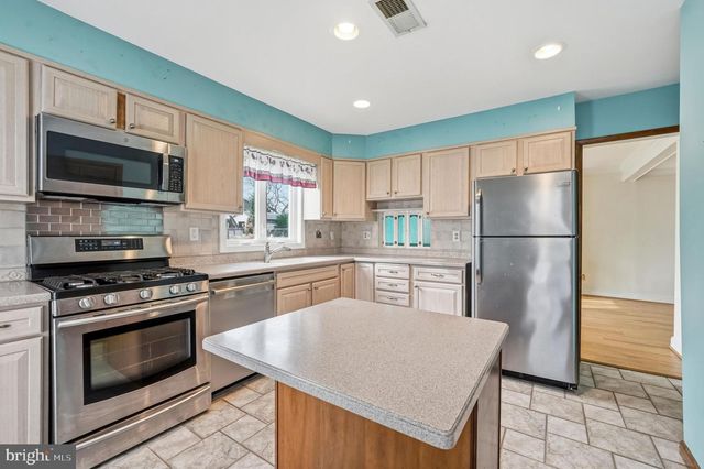 26 MAPLEWOOD AVE, Carneys Point, NJ 08069