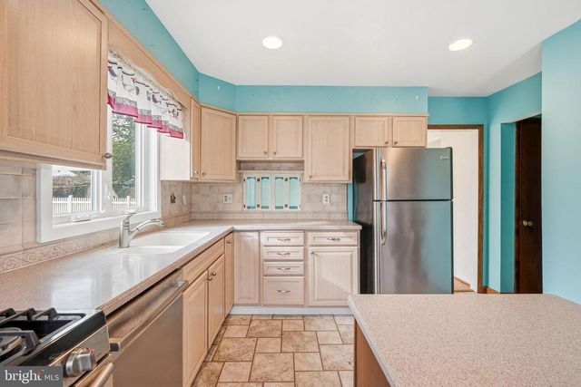 26 MAPLEWOOD AVE, Carneys Point, NJ 08069