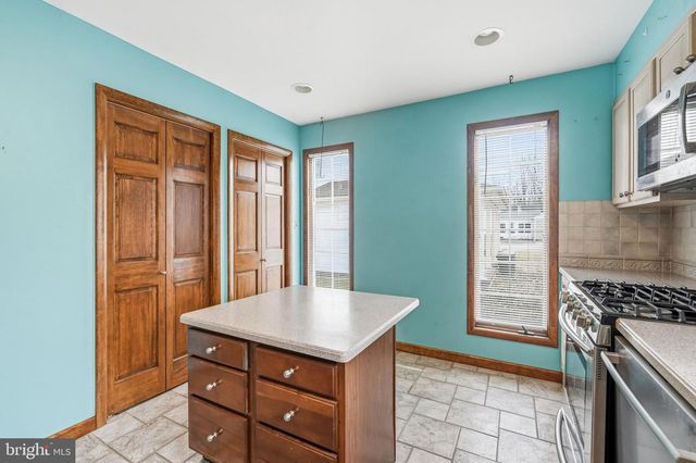 26 MAPLEWOOD AVE, Carneys Point, NJ 08069