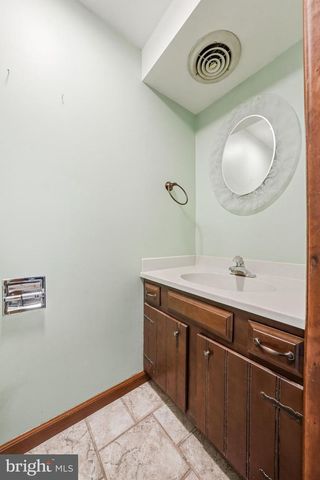 26 MAPLEWOOD AVE, Carneys Point, NJ 08069