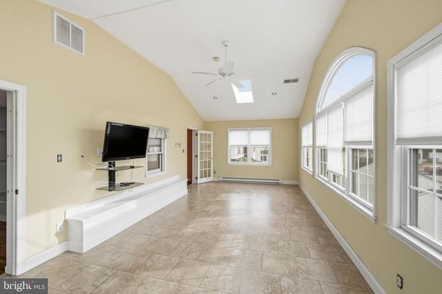 26 MAPLEWOOD AVE, Carneys Point, NJ 08069