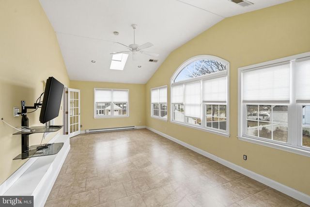 26 MAPLEWOOD AVE, Carneys Point, NJ 08069