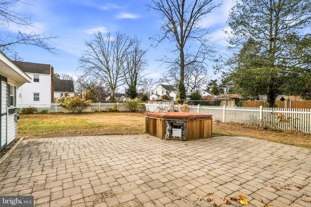 26 MAPLEWOOD AVE, Carneys Point, NJ 08069