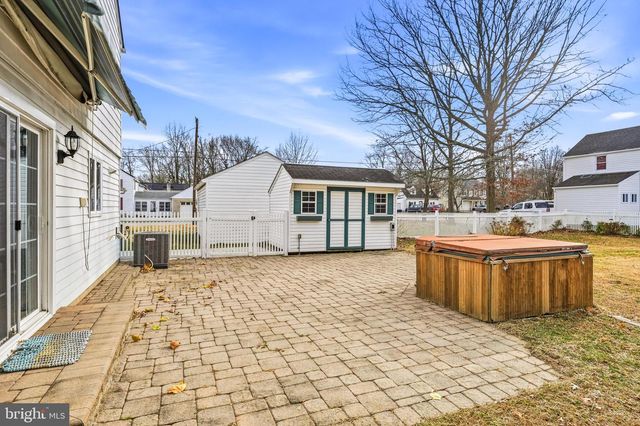 26 MAPLEWOOD AVE, Carneys Point, NJ 08069