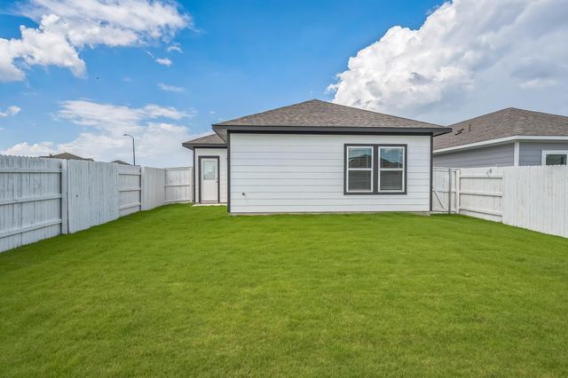 107 Honeybee LN, Elgin, TX 78621