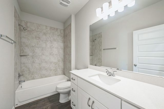 107 Honeybee LN, Elgin, TX 78621