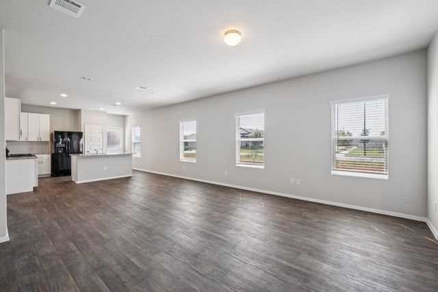 107 Honeybee LN, Elgin, TX 78621