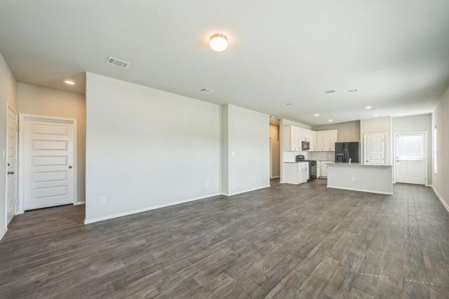 107 Honeybee LN, Elgin, TX 78621