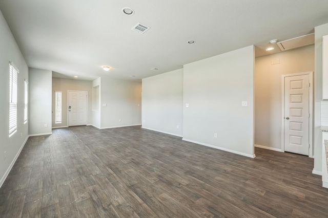 107 Honeybee LN, Elgin, TX 78621