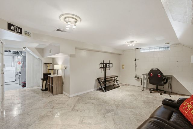 917 W Central Park Avenue, Davenport, IA 52804
