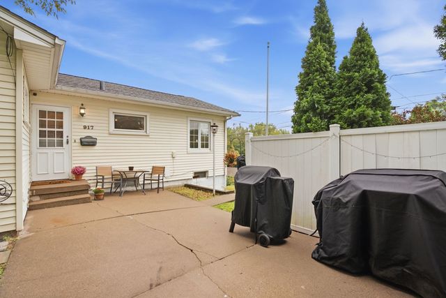 917 W Central Park Avenue, Davenport, IA 52804