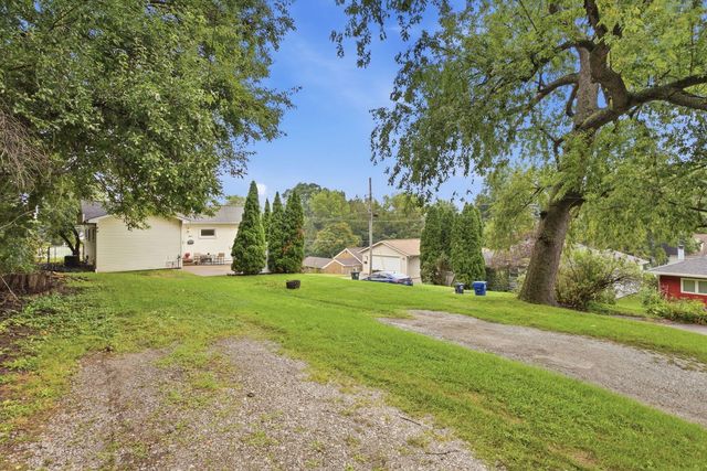 917 W Central Park Avenue, Davenport, IA 52804