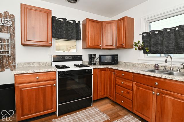 321 N 18th Avenue, Beech Grove, IN 46107