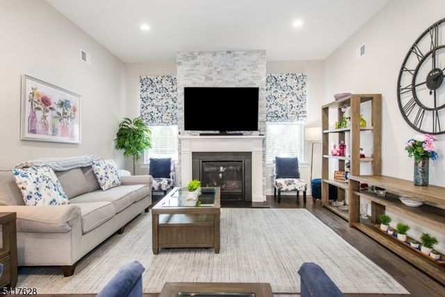 32 GORDON WAY, Mount Olive Twp., NJ 07836