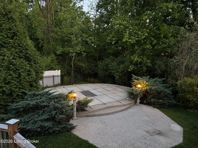 6006 Ledgerock Cove Pl, Louisville, KY 40219