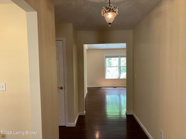 6006 Ledgerock Cove Pl, Louisville, KY 40219