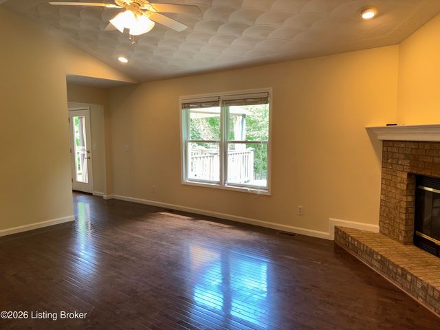 6006 Ledgerock Cove Pl, Louisville, KY 40219