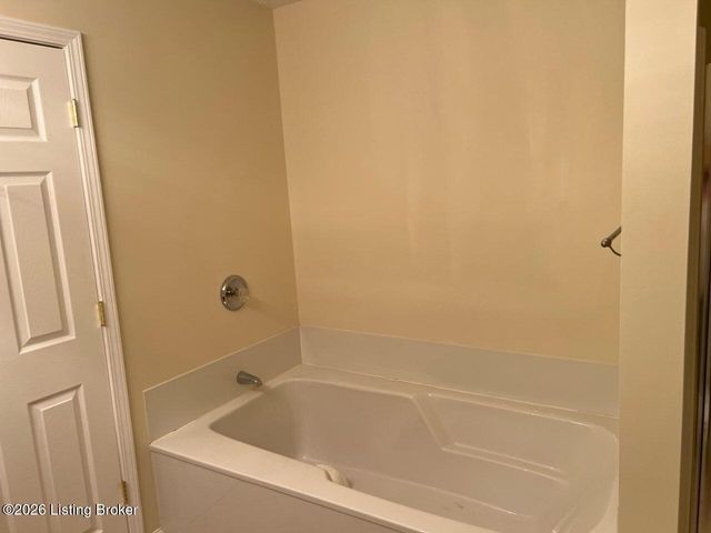 6006 Ledgerock Cove Pl, Louisville, KY 40219
