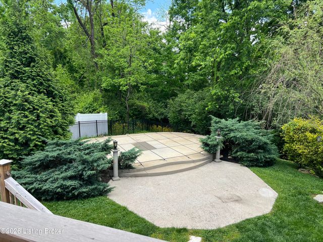 6006 Ledgerock Cove Pl, Louisville, KY 40219