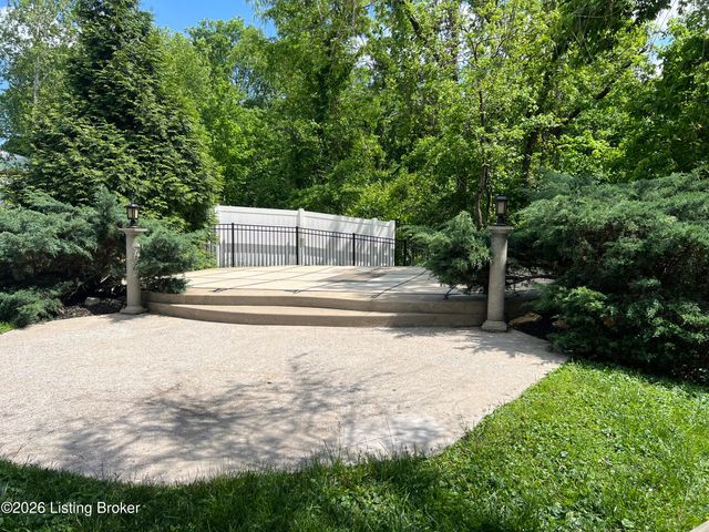 6006 Ledgerock Cove Pl, Louisville, KY 40219