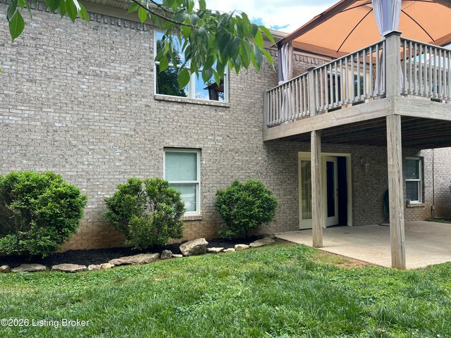 6006 Ledgerock Cove Pl, Louisville, KY 40219