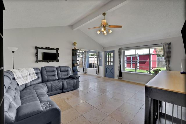 8515 Oakhaven Road, La Porte, TX 77571