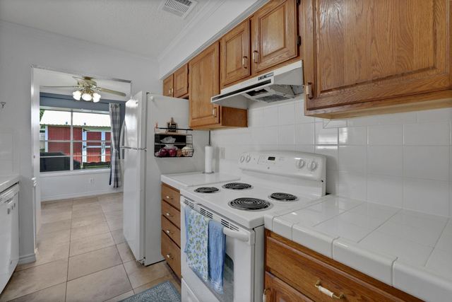 8515 Oakhaven Road, La Porte, TX 77571