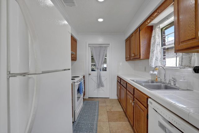 8515 Oakhaven Road, La Porte, TX 77571