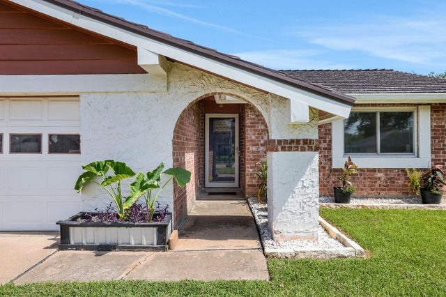 8515 Oakhaven Road, La Porte, TX 77571