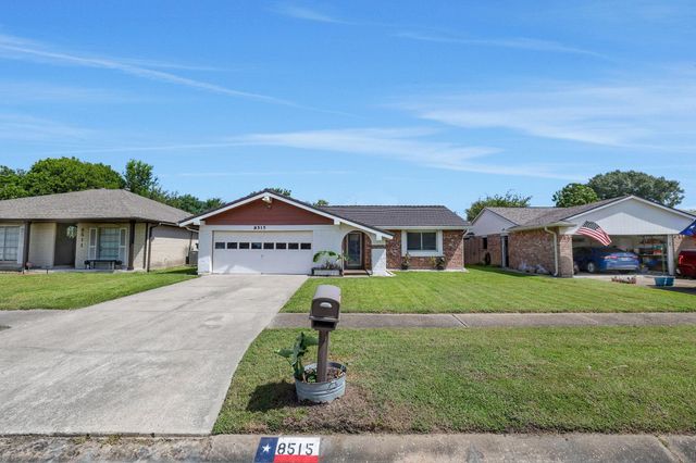 8515 Oakhaven Road, La Porte, TX 77571