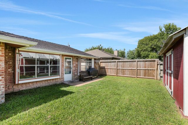 8515 Oakhaven Road, La Porte, TX 77571