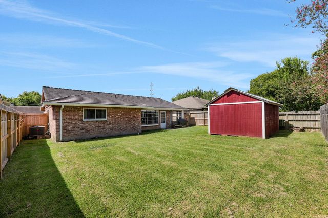 8515 Oakhaven Road, La Porte, TX 77571