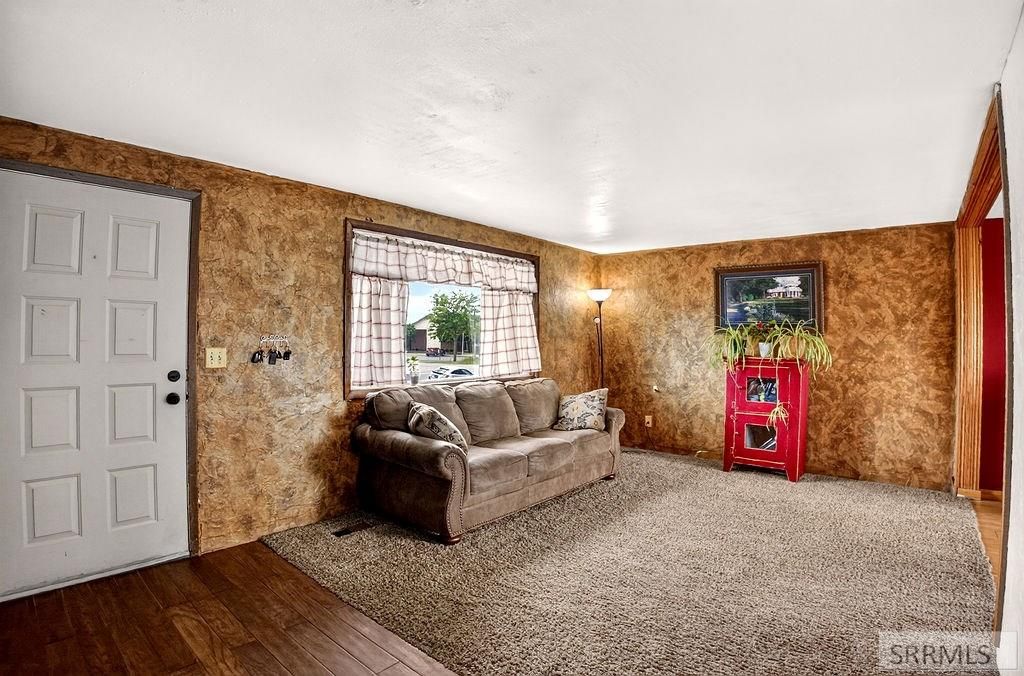 Image 4 of property listing at 4972 W 6000 N, Rexburg, ID 83440