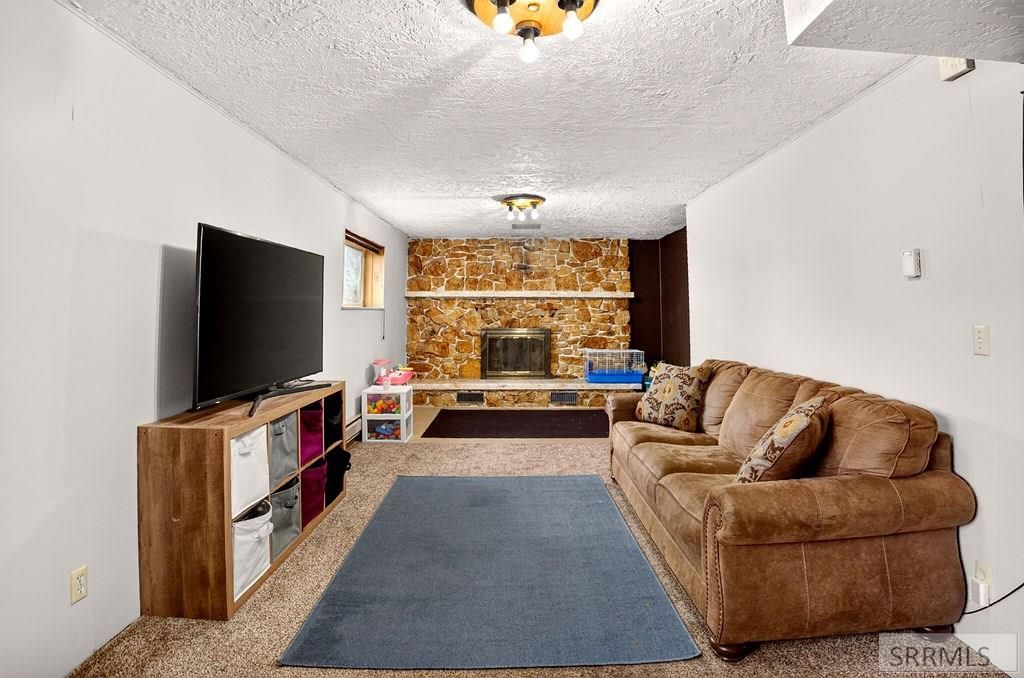 Image 5 of property listing at 4972 W 6000 N, Rexburg, ID 83440