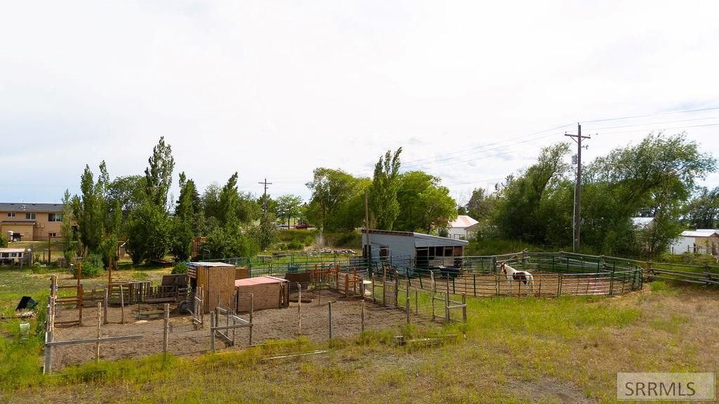 Image 8 of property listing at 4972 W 6000 N, Rexburg, ID 83440