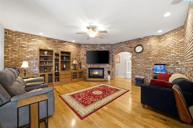 4703 W 20th Ave, Kennewick, WA 99338