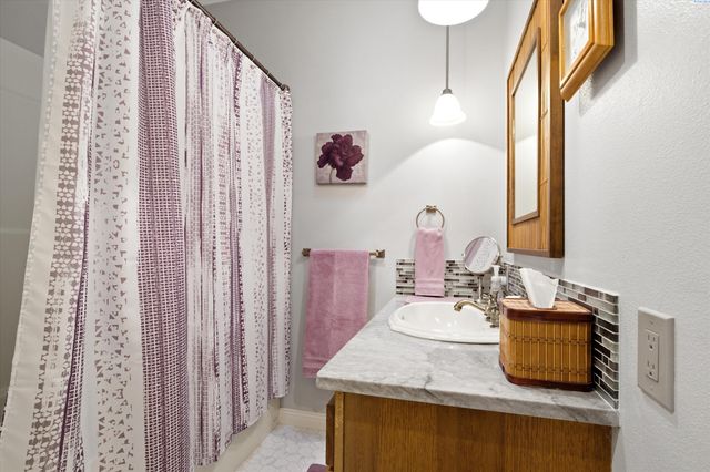 4703 W 20th Ave, Kennewick, WA 99338