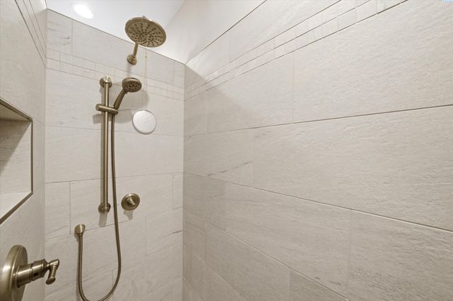 4703 W 20th Ave, Kennewick, WA 99338