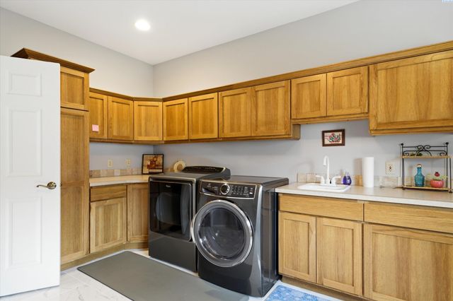 4703 W 20th Ave, Kennewick, WA 99338