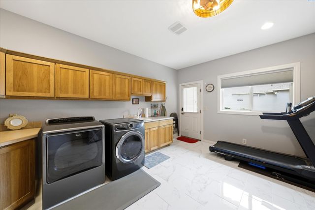 4703 W 20th Ave, Kennewick, WA 99338