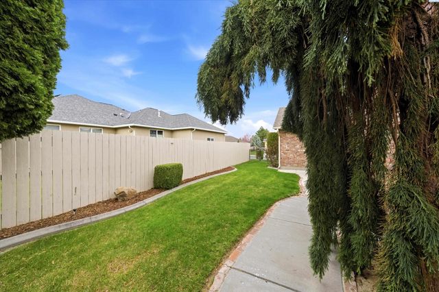 4703 W 20th Ave, Kennewick, WA 99338