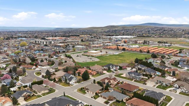 4703 W 20th Ave, Kennewick, WA 99338