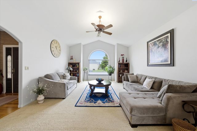 4703 W 20th Ave, Kennewick, WA 99338