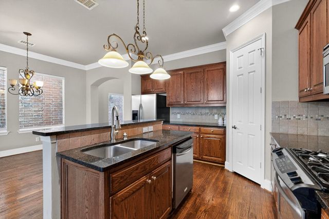 18343 Frankford Lakes Circle, Dallas, TX 75252