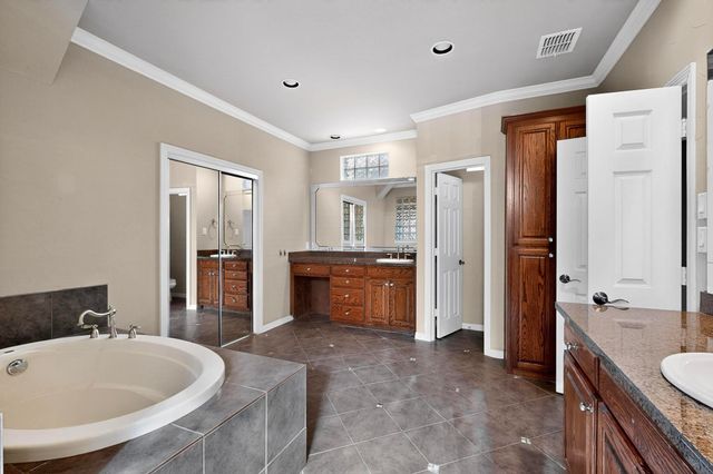 18343 Frankford Lakes Circle, Dallas, TX 75252