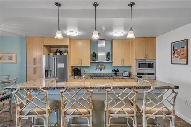 3738 Sandpiper Rd Apt 431B, Virginia Beach, VA 23456
