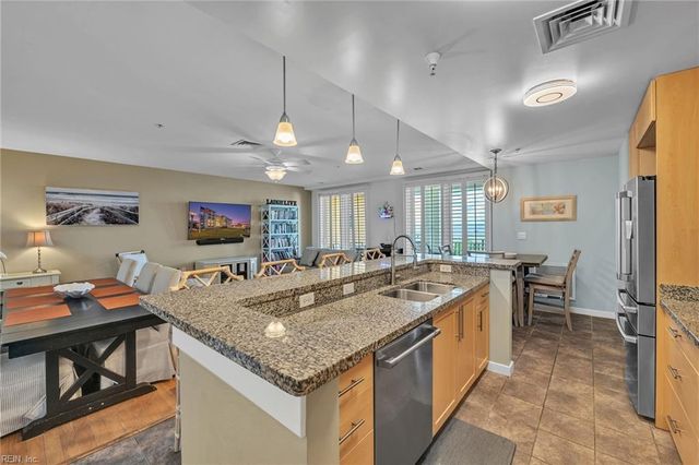 3738 Sandpiper Rd Apt 431B, Virginia Beach, VA 23456