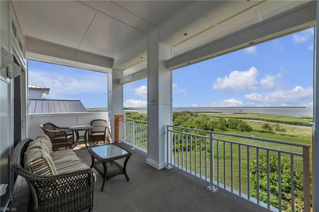 3738 Sandpiper Rd Apt 431B, Virginia Beach, VA 23456